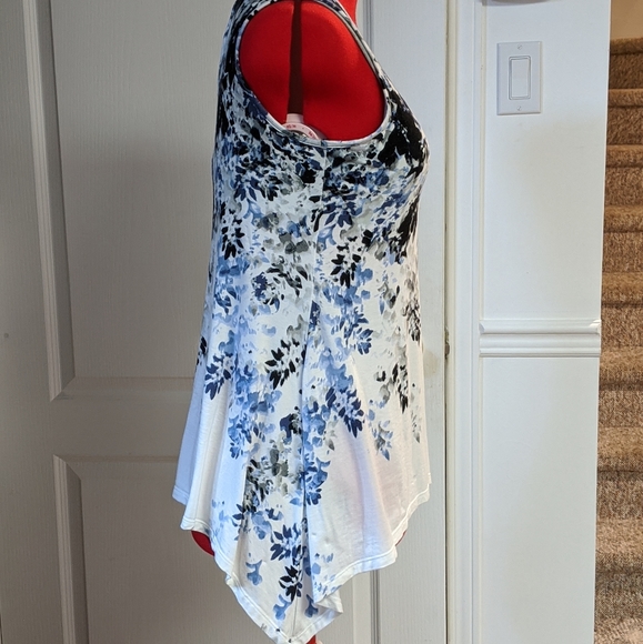 Floral asymmetrical sleeveless tank top/ T-shirt - Picture 3 of 4